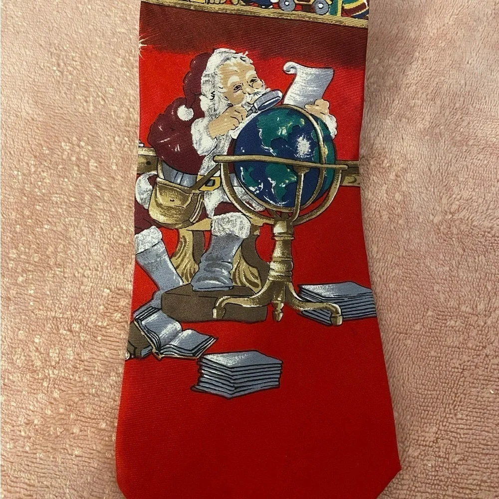 Requirements Festive Santa and Globe Tie